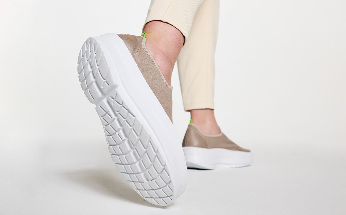 Women's OOmega eeZee Low Shoe - Nomad (FINAL SALE)